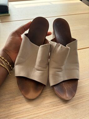 Bueno Taupe Leather Slide Mules